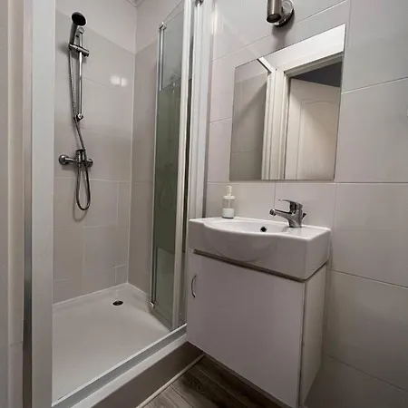 34 Przy Plazy Lodge *